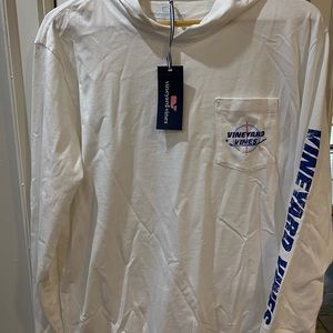 Men’s Vineyard Vines hooded light weight sweatshirt / pullover
